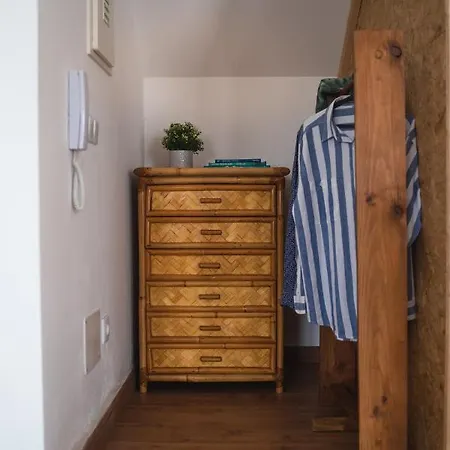 Gundi House Vandrerhjem *